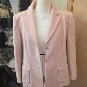 Chic Women's Blazer in Soft Pink